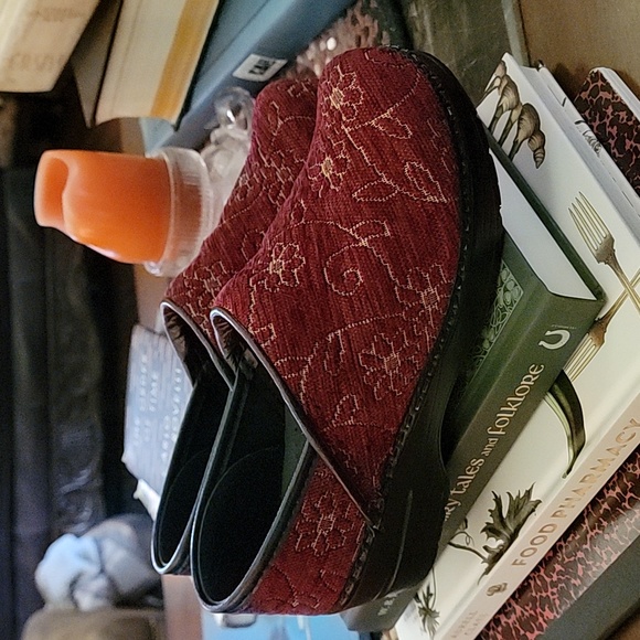 Dansko Sanita Tapestry Clogs Floral SZ 38 - Picture 4 of 6